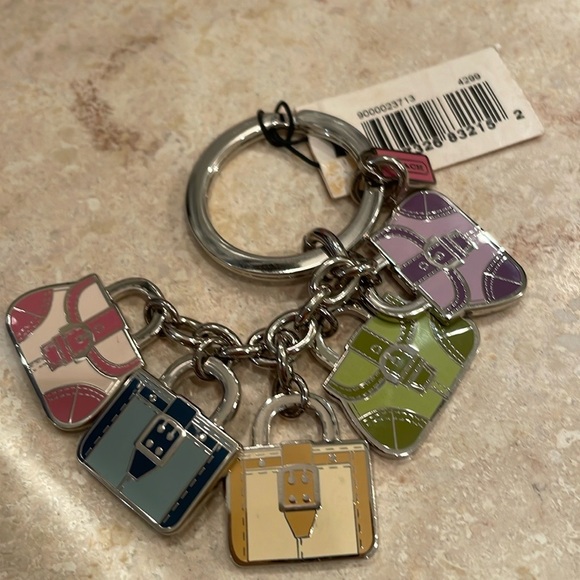 Stunning BNWT “Coach” key chain - Picture 4 of 4